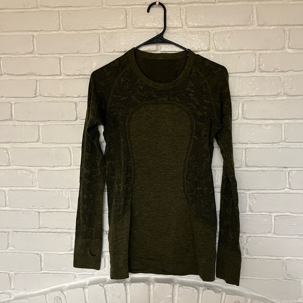 Women’s Lululemon athletic wear long sleeve shirt size 6 dark green